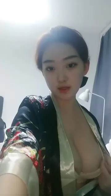 高颜值巨乳短发妹子露逼诱惑 白皙诱人大奶近距离特写逼逼非常粉嫩 很是诱惑喜欢不要错过!